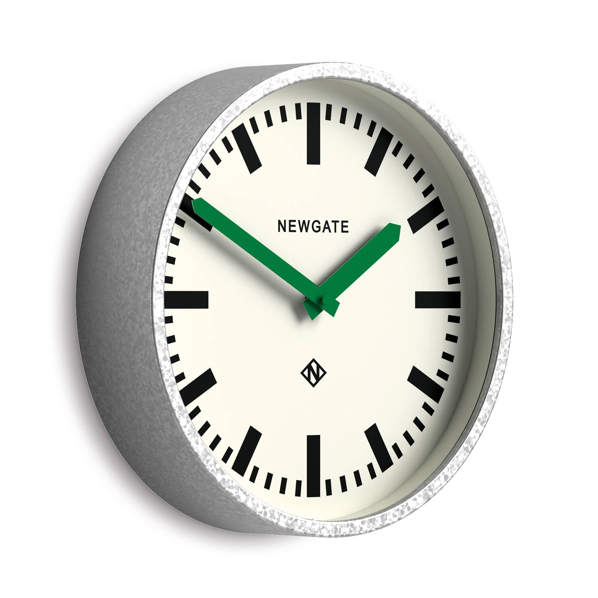 Amazon.com: NEWGATE® Luggage wall Clock | Modern Retro Metal